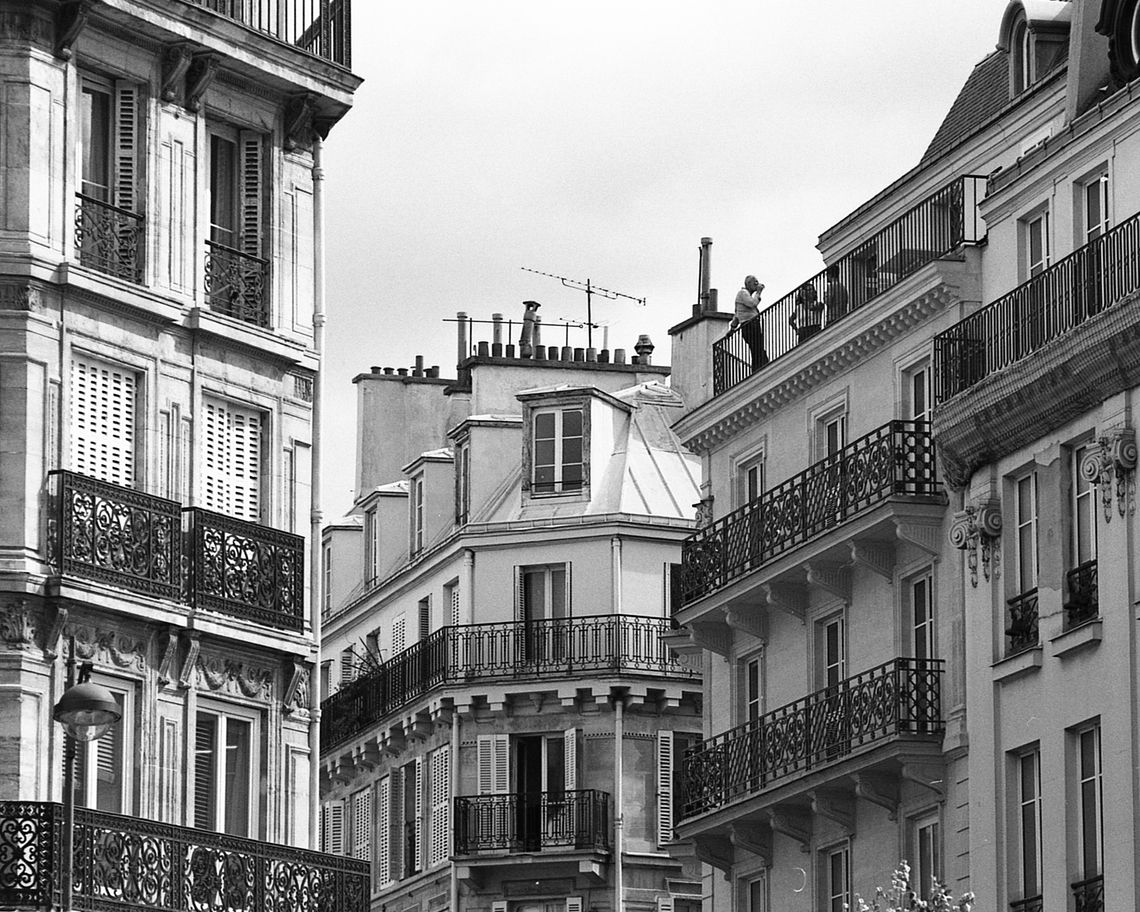 Café parisien, blanc et noir